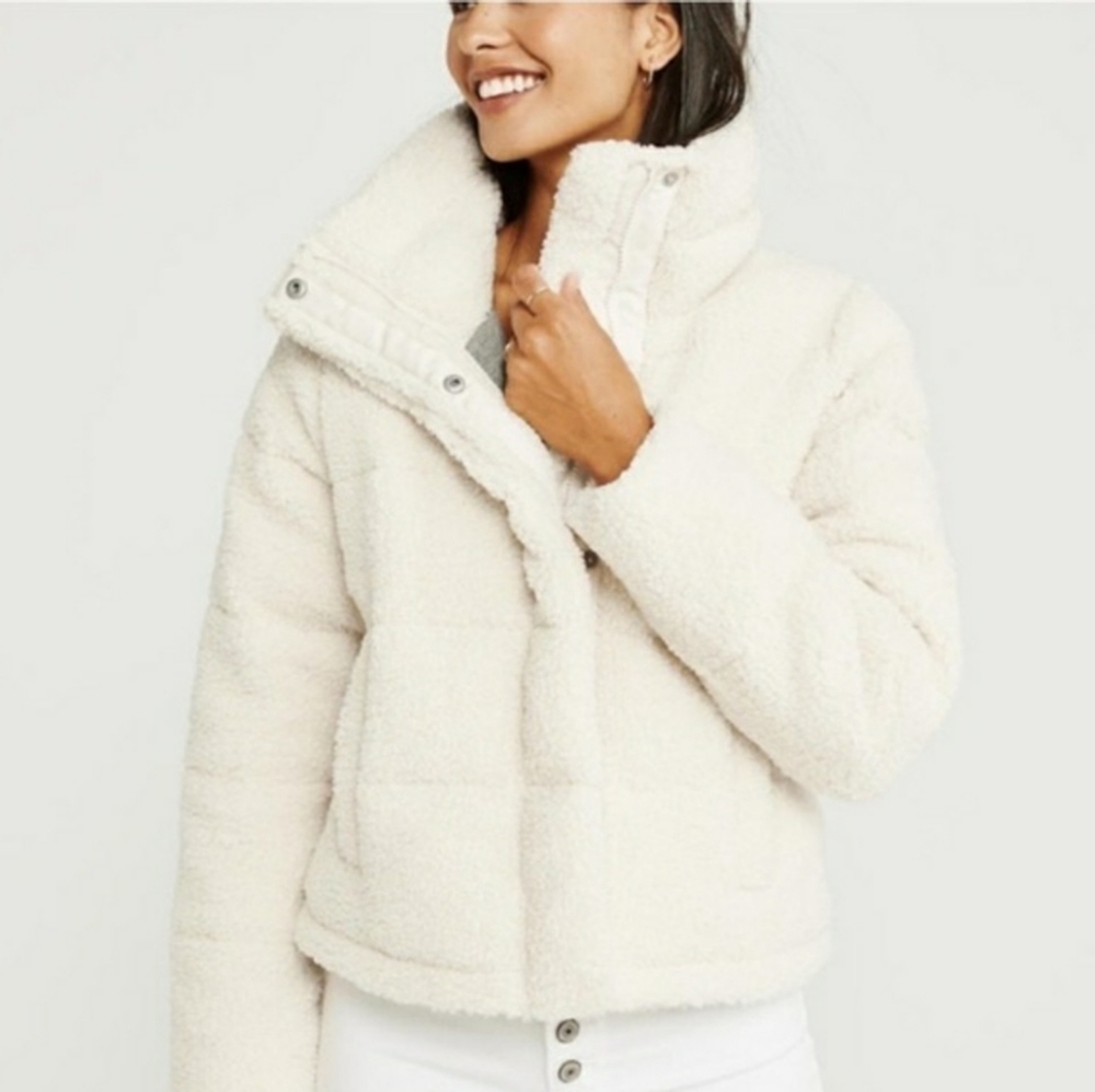 Abercrombie & Fitch Ivory sherpa cropped puffer jacket coat M
